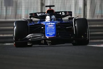 Carlos Sainz debuta con Williams en su primer día de pruebas en Abu Dabi.