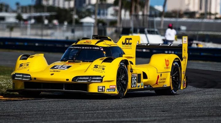 El coche de JDC-Miller Motorsports en acción durante las pruebas de Daytona.