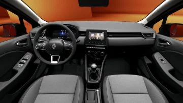 El interior del Renault Clio Evolution destaca por su diseño funcional y moderno.