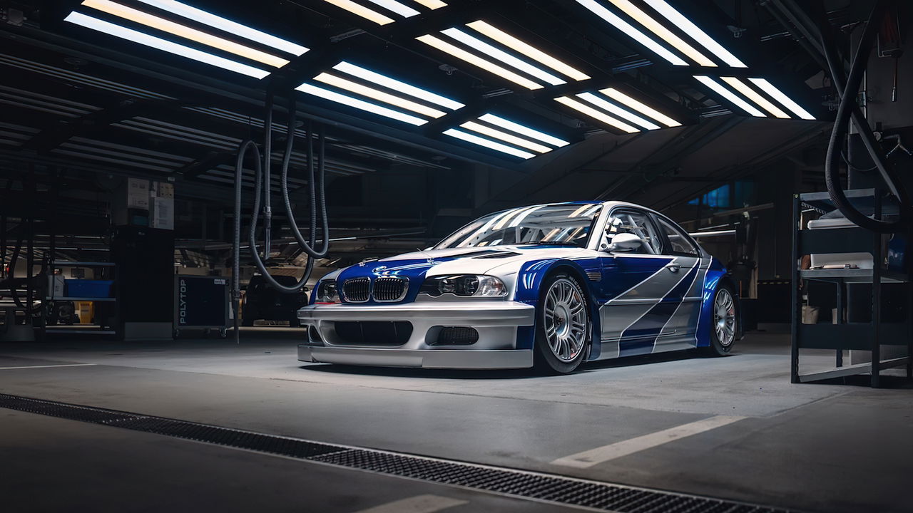 El BMW M3 GTR de NFSMW destaca por su aerodinámica y diseño agresivo.