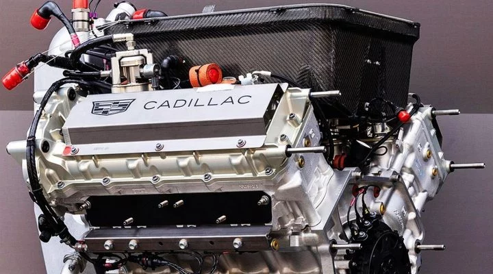 Motor Cadillac V8 LMC55R, destacando su diseño y tecnología avanzada.