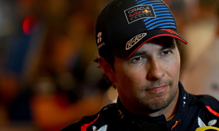 Checo Pérez, piloto de Red Bull Racing, analizando su futuro en la F1.