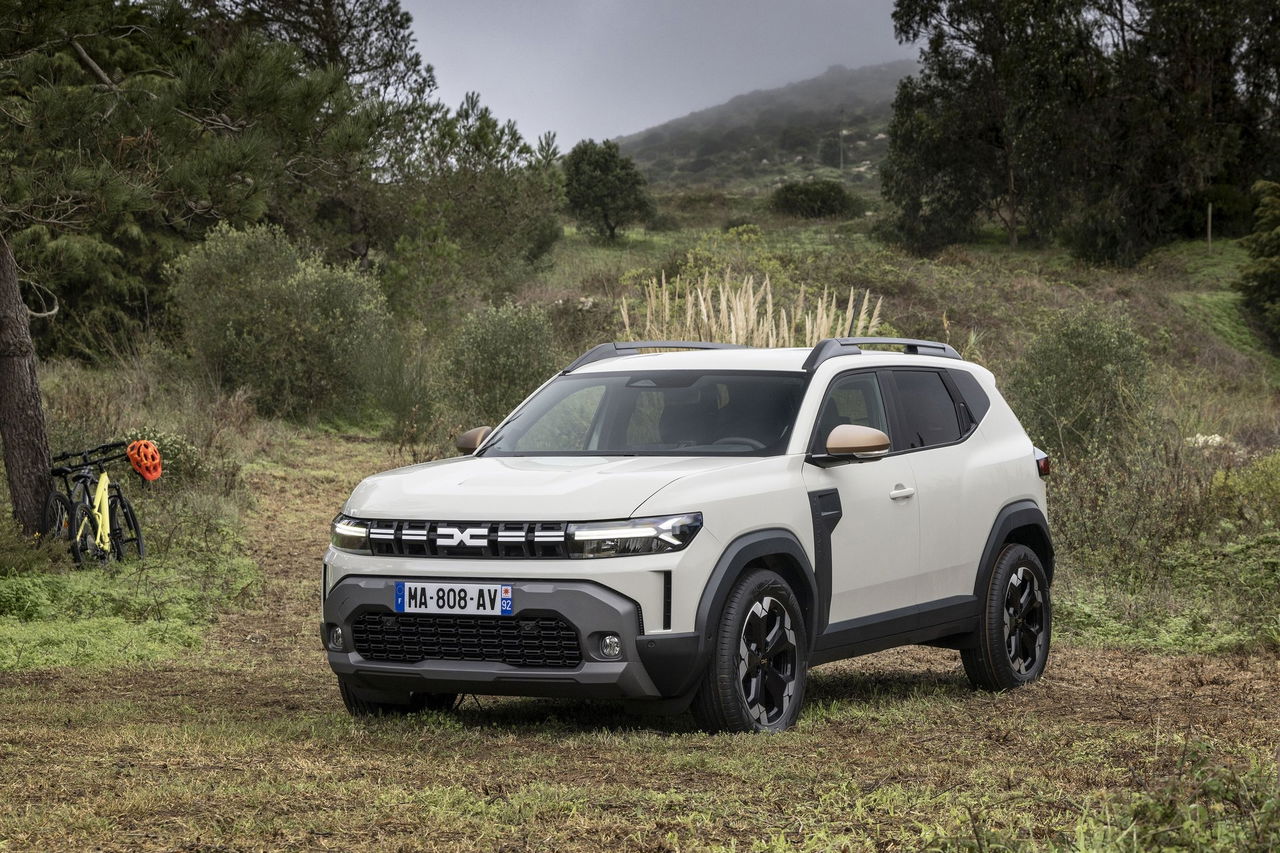 El Dacia Duster 2024 demuestra su capacidad off-road en terrenos complicados.