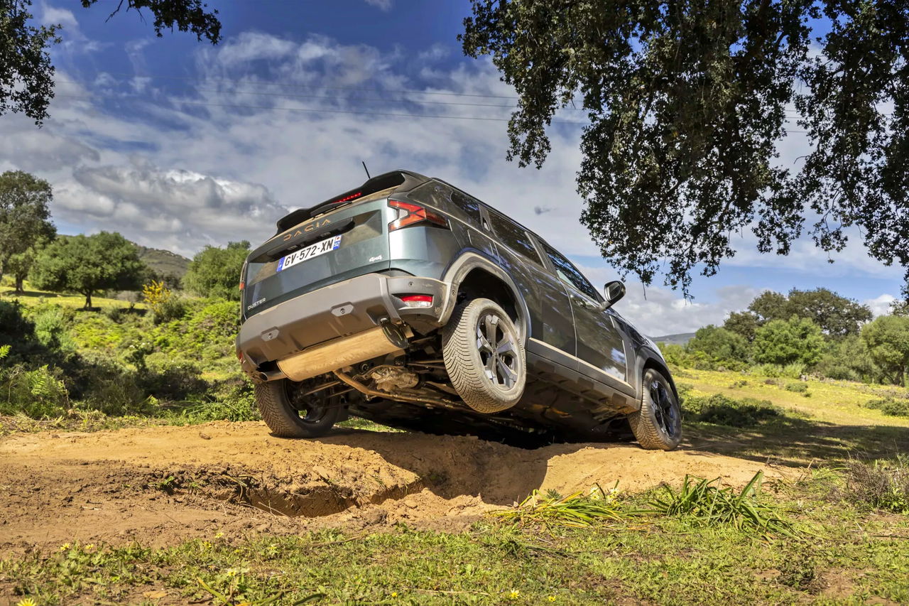 El Dacia Duster 4x4 ofrece un gran rendimiento todoterreno a un precio competitivo.