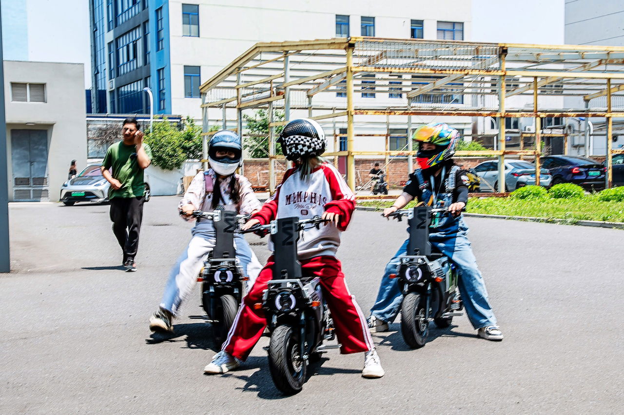 Esta moto cabe en el maletero, está de oferta, apenas consume, se coge 