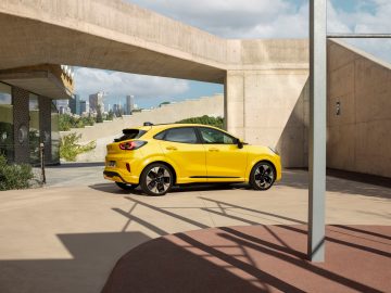 El SUV más compacto de Ford presenta un diseño moderno y aerodinámico.