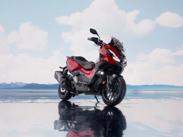 Honda ADV350 2025, un SUV de dos ruedas que combina estilo y funcionalidad.