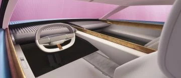 Vista del interior del Jaguar, resaltando su diseño moderno y futurista.