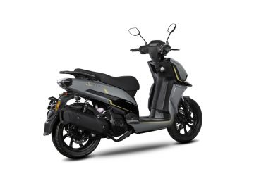 Malaguti Crosser 125, un scooter ágil y funcional, ideal para desplazamientos urbanos.