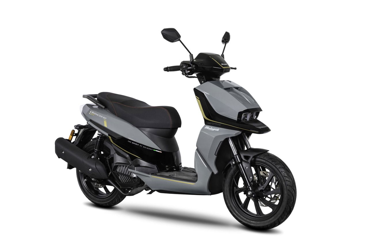 El Malaguti Crosser 125 destaca por su diseño dinámico y funcional, ideal para la ciudad.