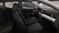 Interior del Seat Ibiza, con énfasis en los asientos y distribución.