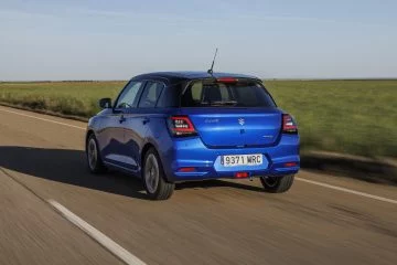 El Suzuki Swift, un utilitario práctico y eficiente, ideal para la ciudad.