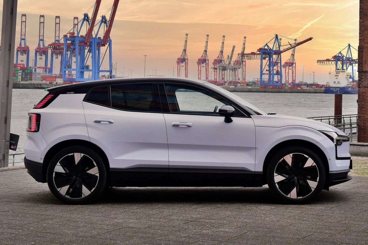 El Volvo EX30, el SUV más pequeño de la marca, combina tamaño compacto y potencia.