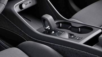 Detalle del elegante sistema de control en el Volvo XC40, que resalta su diseño moderno.