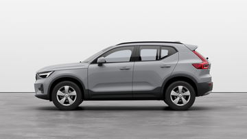 El Volvo XC40 muestra un diseño elegante y funcional, ideal para la ciudad.