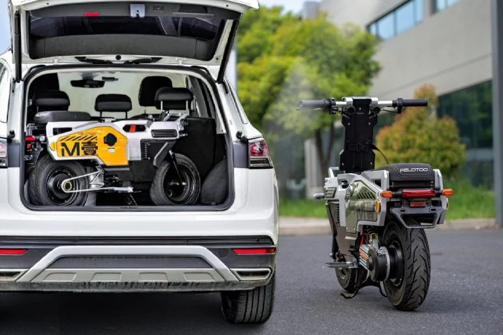 Esta moto cabe en el maletero, está de oferta, apenas consume, se coge 