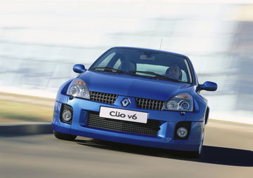 El Renault Clio V6 destaca por su diseño singular y su enfoque deportivo.