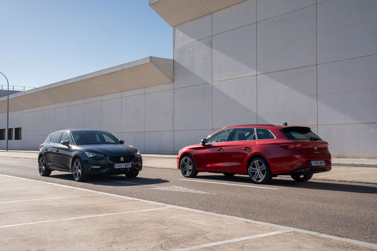 El SEAT León e-Hybrid destaca por su diseño deportivo y funcionalidad.