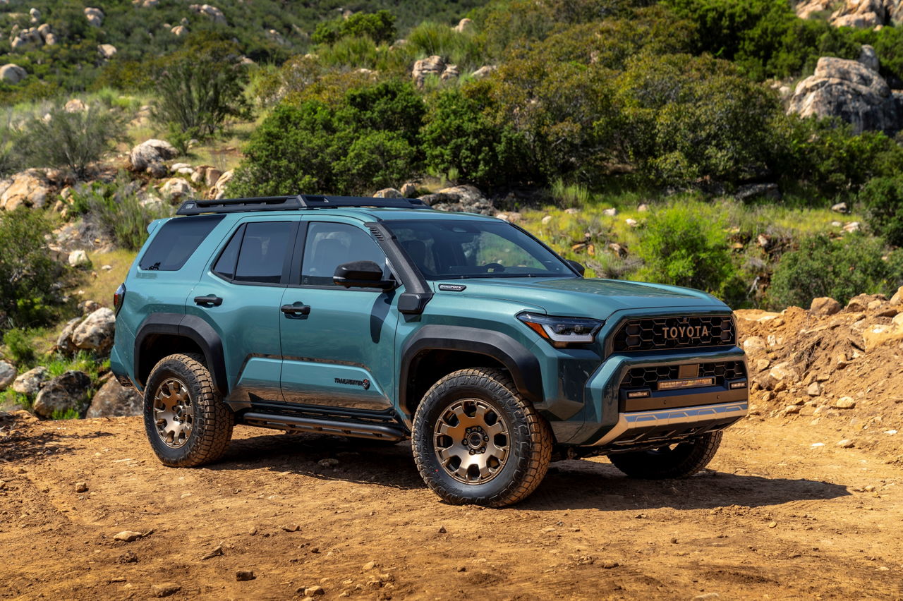 El Toyota 4Runner 2025 destaca por su robustez y diseño aventurero, ideal para el off-road.