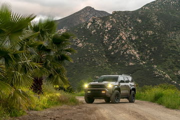 Toyota 4Runner 2025 en un entorno natural, destacando su capacidad off-road.