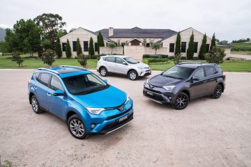 Variados ángulos del Toyota híbrido, demostrando su versatilidad y diseño.