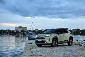 El Toyota Yaris Cross 4x4 se presenta como un SUV compacto con diseño robusto.