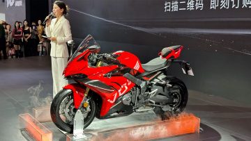 Esta deportiva china quiere destrozar el reinado japonés, con cuatro cilindros, 100 CV, más de 12.000 rpm... y un precio irrisorio.