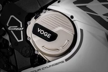 Detalle del motor de la Voge RR 660 S, destacando su diseño robusto y tecnología avanzada.