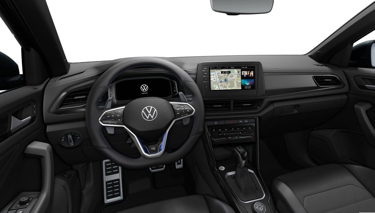 Interior del VW con acabados en carbono y tecnología avanzada.