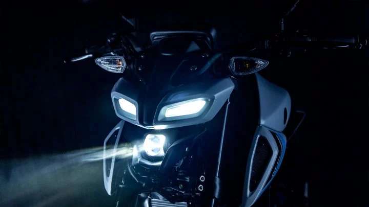 Yamaha MT-125 2025 con diseño deportivo y tecnología avanzada.