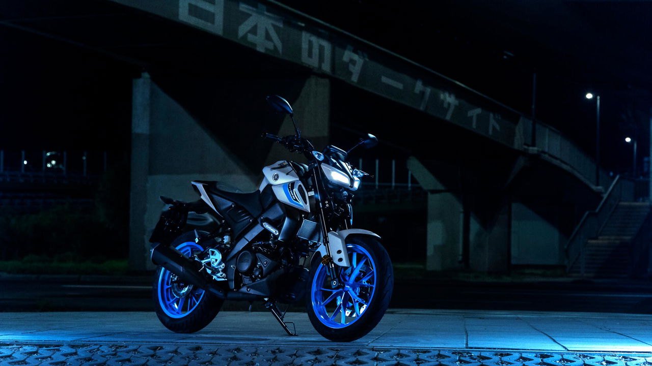 Yamaha MT125 destacando su diseño moderno y deportivo