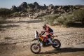 Daniel Sanders de KTM lidera en la desafiante Etapa de 48 Horas del Dakar 2025.