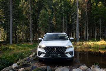 Este SUV compacto destaca por su diseño moderno y robusto. Ideal para la ciudad y el campo.