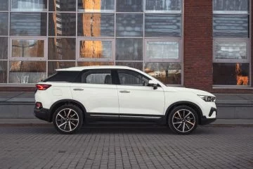 El nuevo SUV compacto destaca por su elegante diseño y proporciones equilibradas.