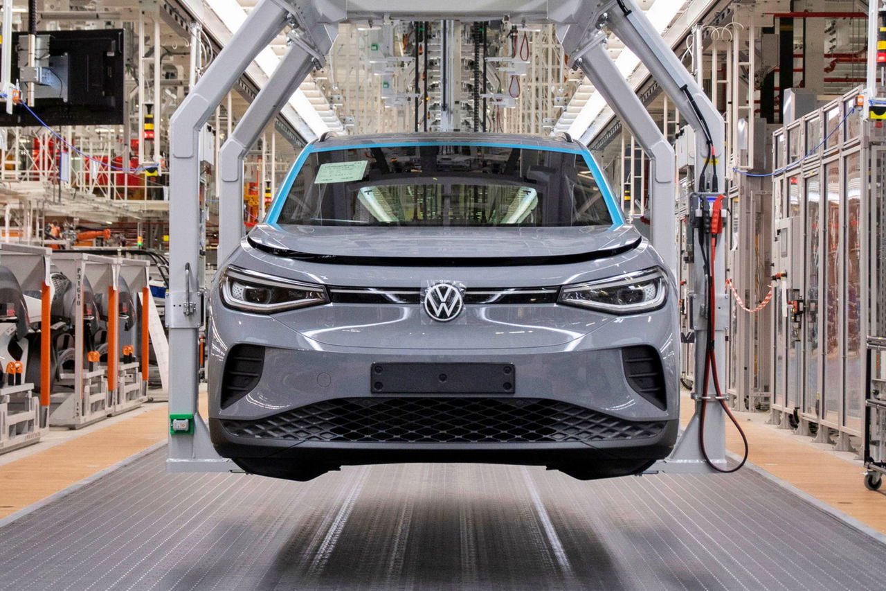 Volkswagen en proceso de producción; anticipa cambios en sus fábricas europeas.