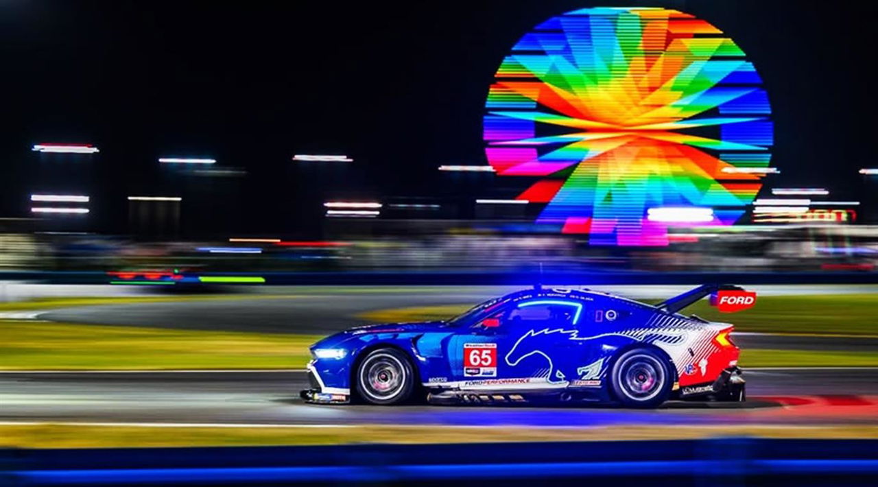 El Ford Mustang GTD Pro compite ferozmente en las 24 Horas de Daytona.