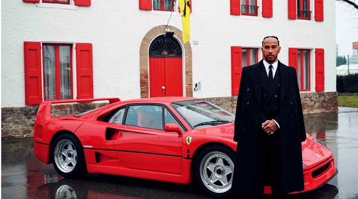 Ferrari presenta a Lewis Hamilton como nuevo piloto de la escudería.