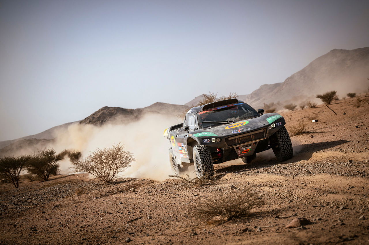 Henk Lategan lidera con Toyota en la prórroga del Rally Dakar 2025.