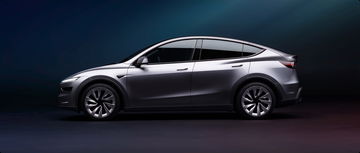 Vista lateral del nuevo Tesla Model Y, mostrando su diseño elegante y aerodinámico.