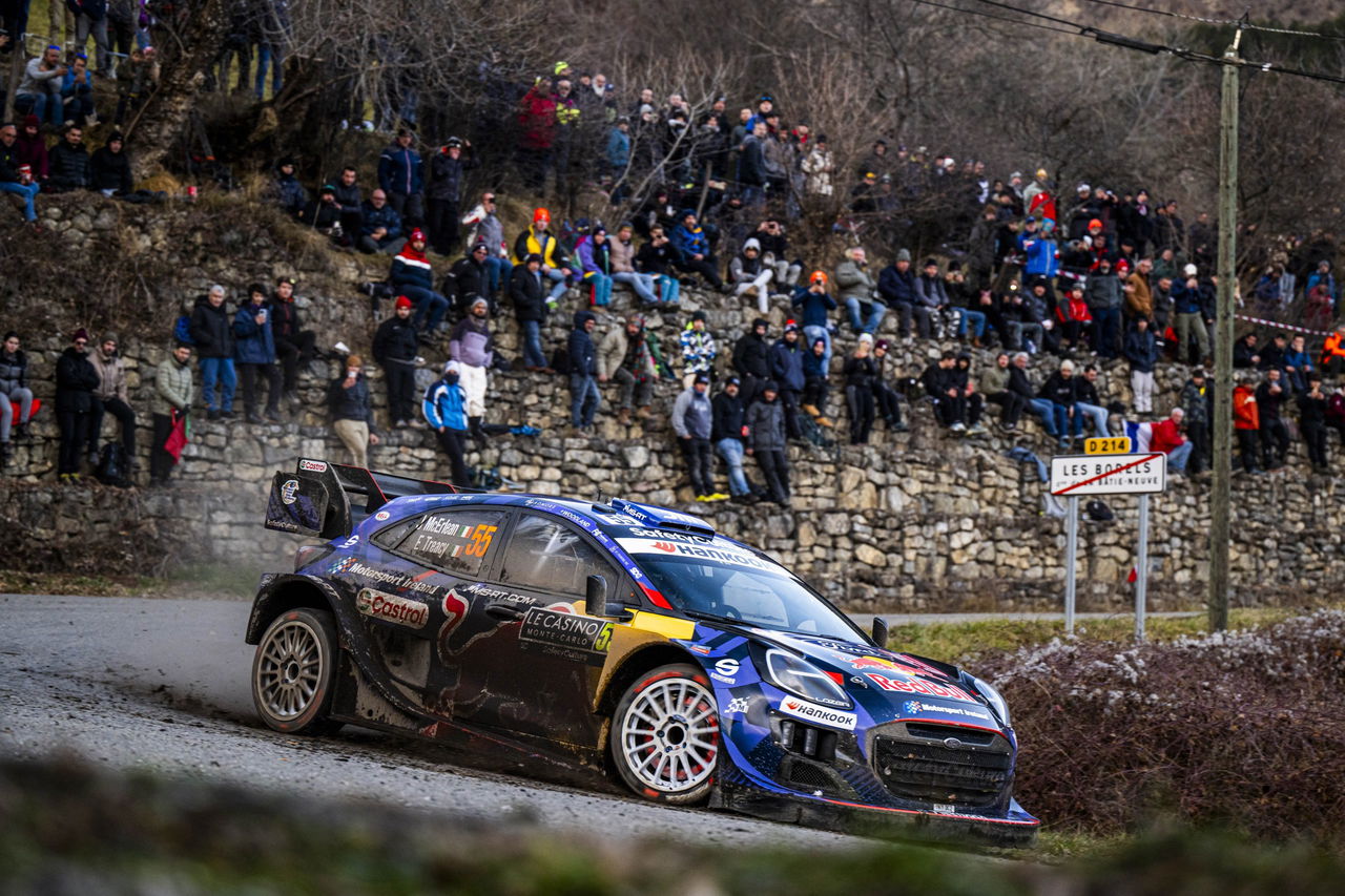 El coche de rally demuestra su potencia en la Seal de Monte-Carlo.