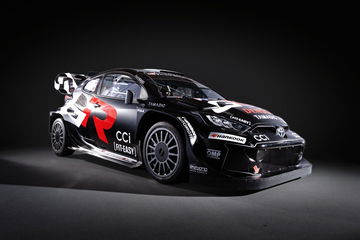 Toyota presenta su impresionante diseño 'All Black' para el Mundial de Rallyes 2025.