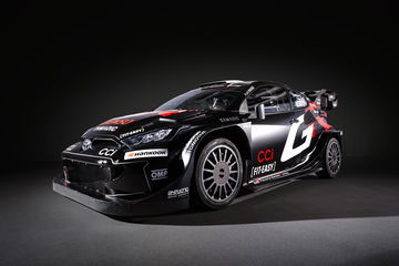 Toyota presenta su imagen 'All Black', lista para el Mundial de Rallyes 2025.