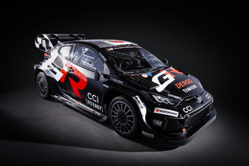 Toyota presenta su modelo All Black en su lucha por el Mundial de Rallyes 2025.