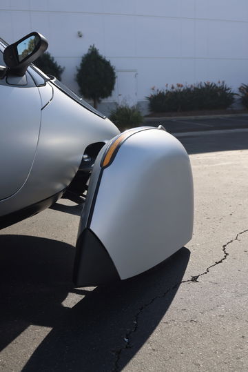 Detalles del innovador diseño de Aptera, un coche solar con una estética futurista.