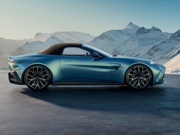 El Aston Martin Vantage Roadster combina elegancia y potencia; un placer al aire libre.