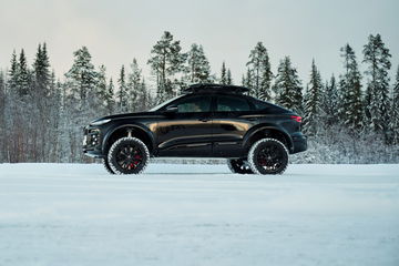 El Audi Q6 off-road destaca con su formidable diseño y capacidad todoterreno.