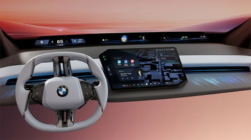 Interior moderno de BMW, con énfasis en pantallas y controles táctiles.