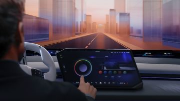 Vista del nuevo sistema iDrive 2025 con enfoque en pantallas y controles táctiles.