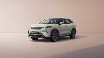 El BYD ATTO 2 presenta un diseño ágil y moderno, ideal para la ciudad.