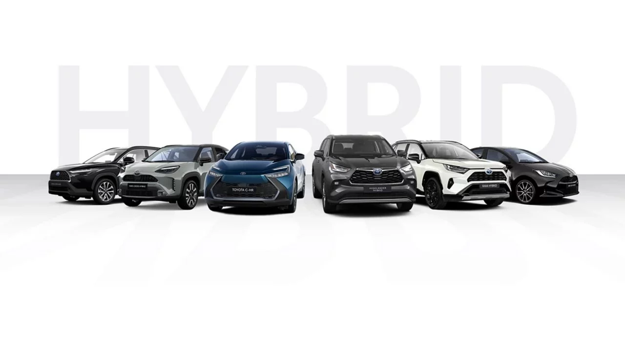 Diversa gama híbrida de Toyota, destacando su versatilidad y diseño. 